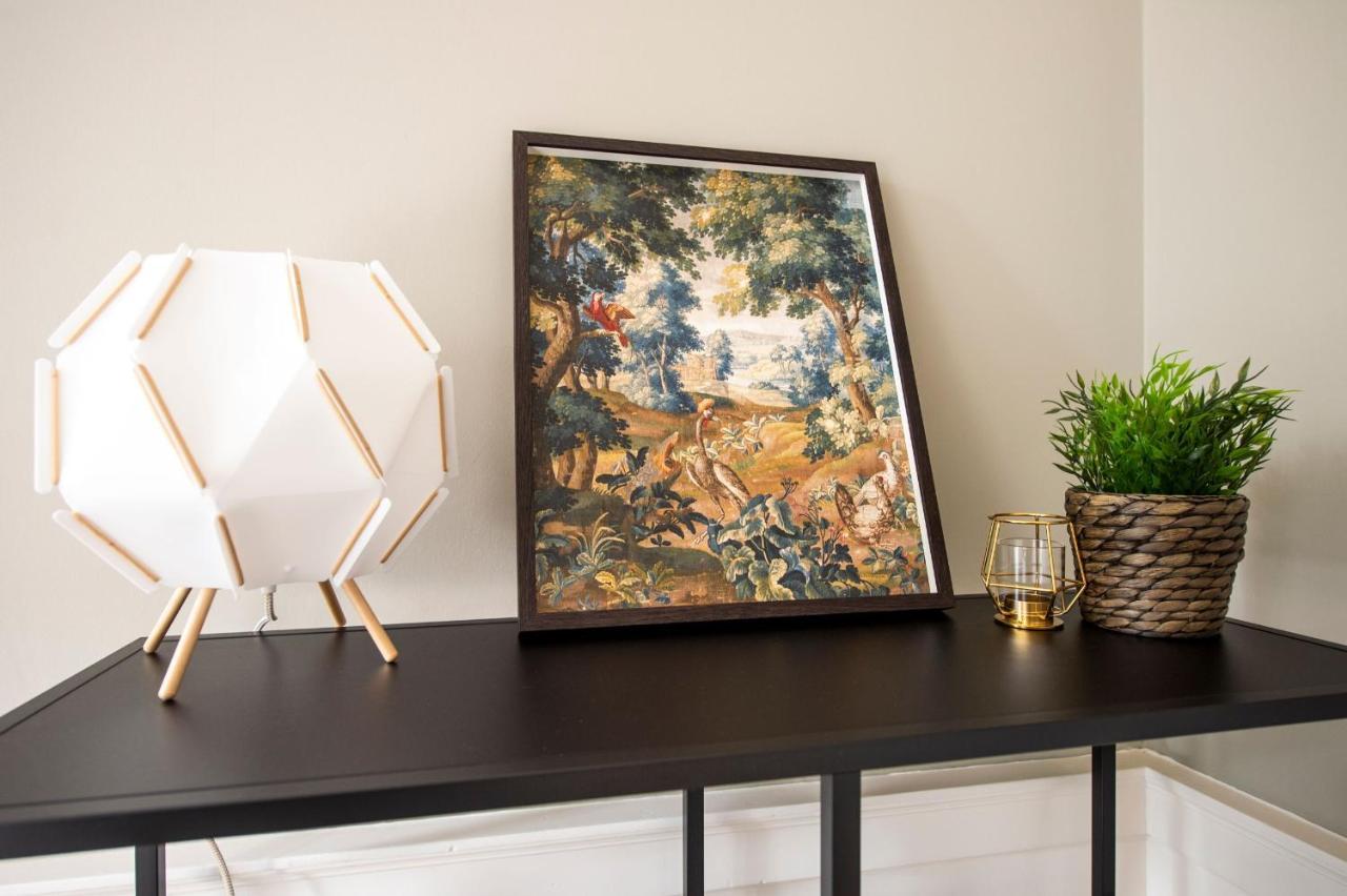 Joivy Bright & Spacious Apt In Stockbridge Единбург Екстериор снимка