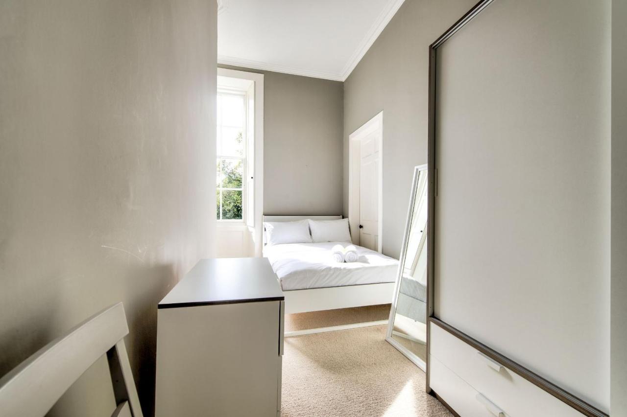 Joivy Bright & Spacious Apt In Stockbridge Единбург Екстериор снимка
